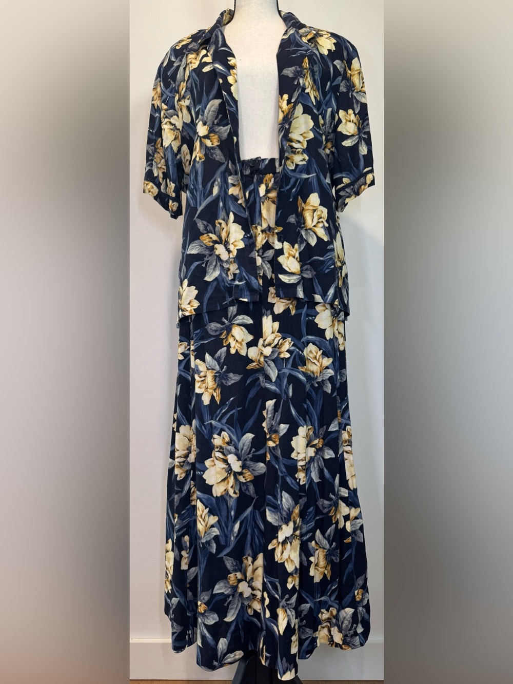 Vintage Koret Size 18 Floral Rayon Linen 2 Piece Blouse Midi Skirt Set